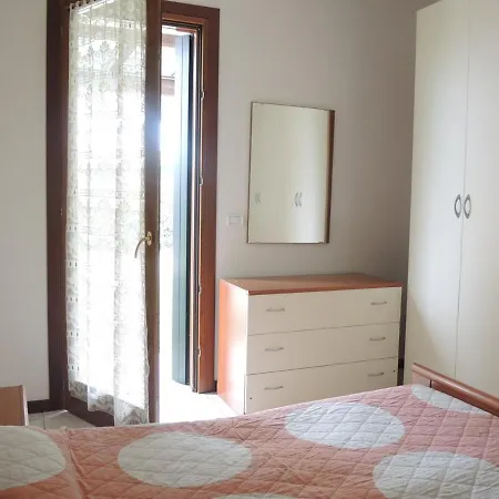 Adorable With Swimming Pool Апартаменти